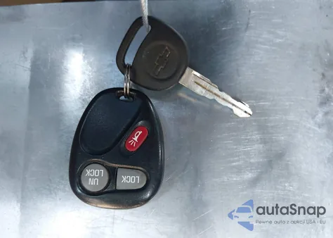 2000 Chevrolet Suburban 1500 Ls z USA, uszkodzony, nr VIN 3GNFK16T3YG200512